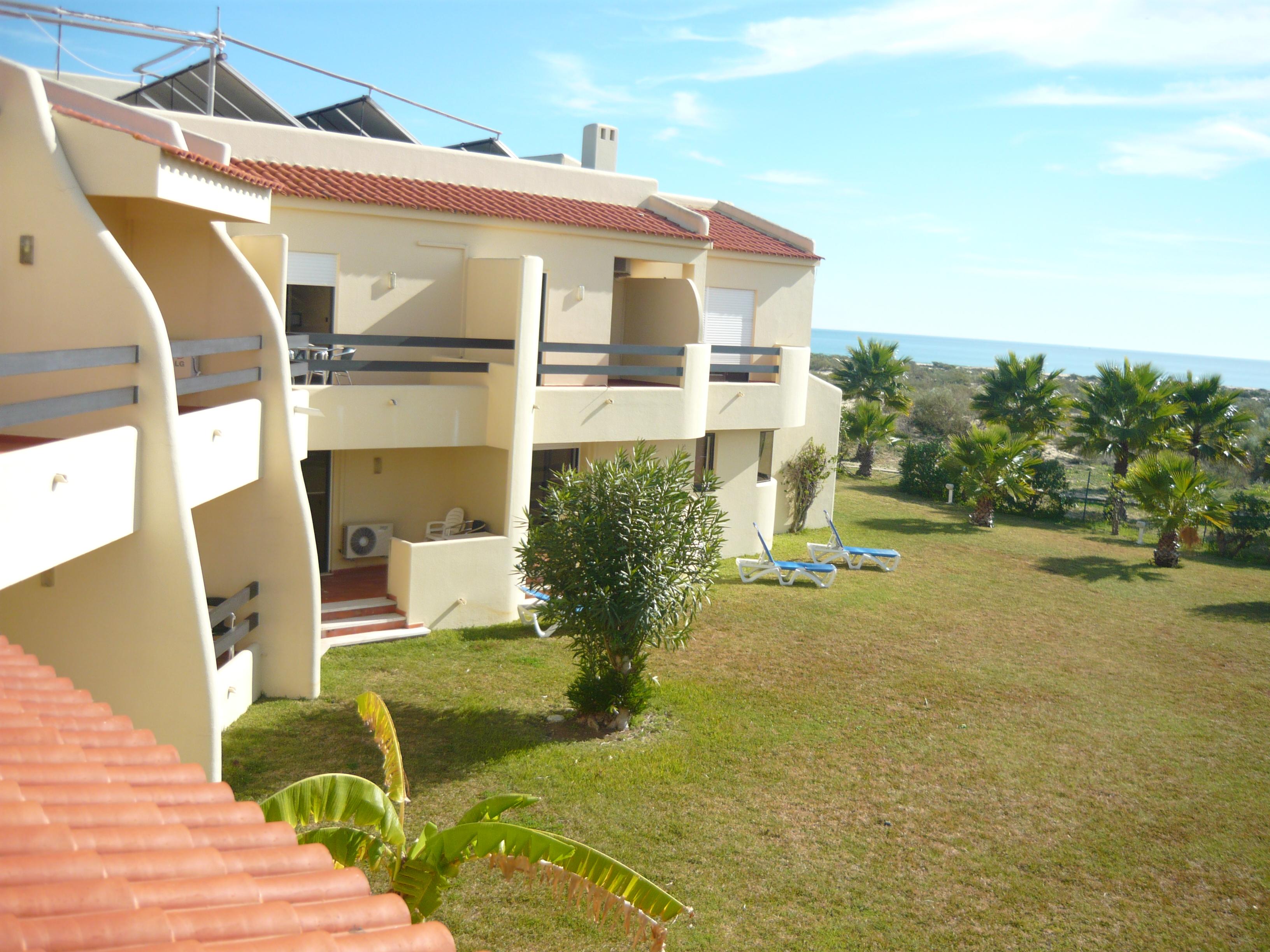 Praia Da Lota Resort - Beachfront Hotel Manta Rota Exterior photo