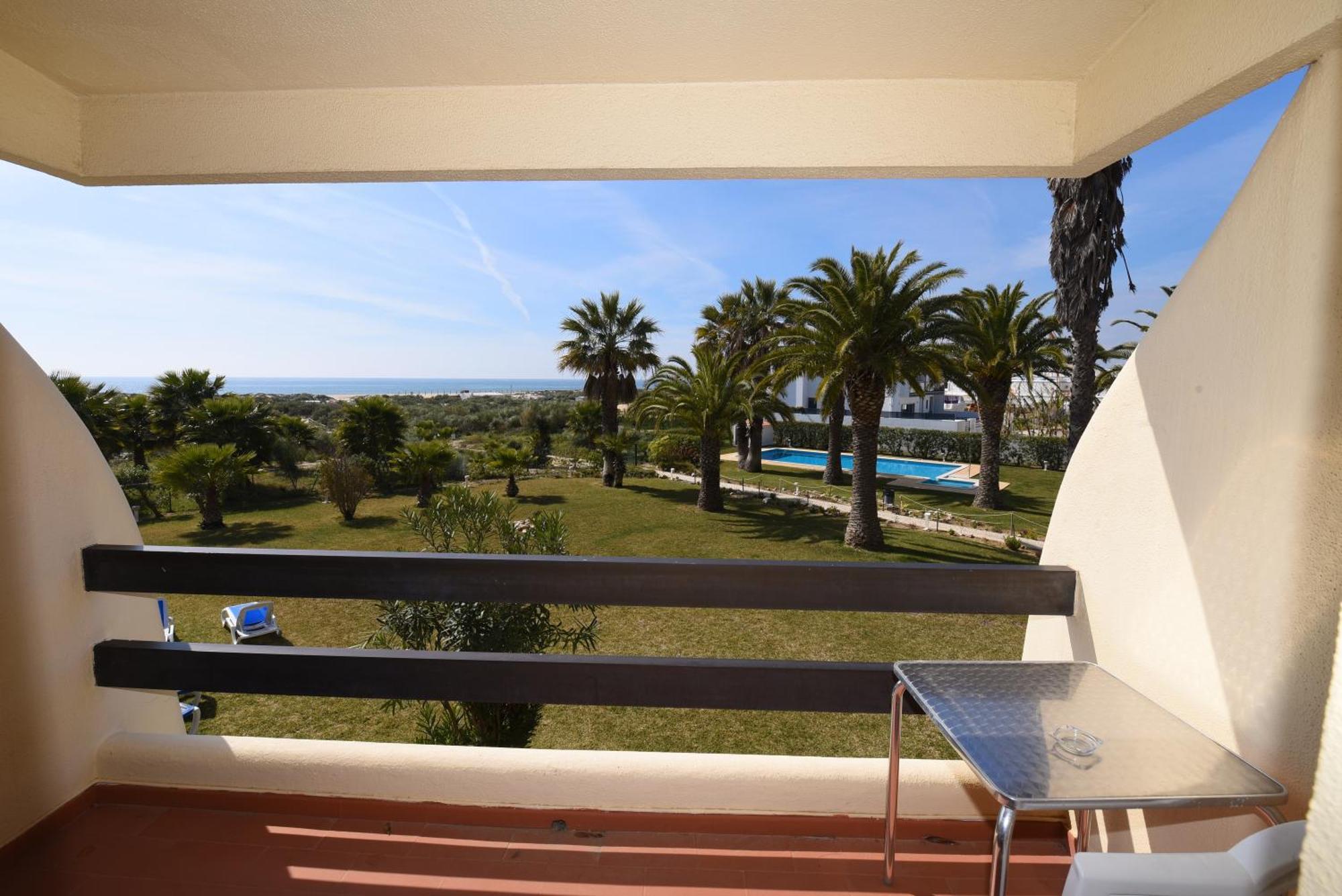 Praia Da Lota Resort - Beachfront Hotel Manta Rota Exterior photo