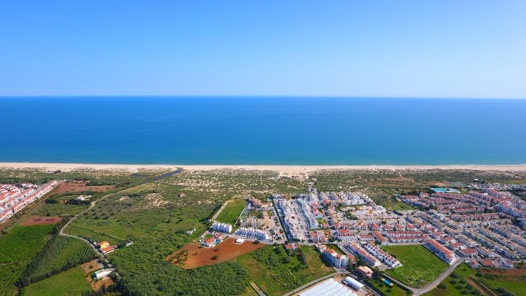 Praia Da Lota Resort - Beachfront Hotel Manta Rota Exterior photo