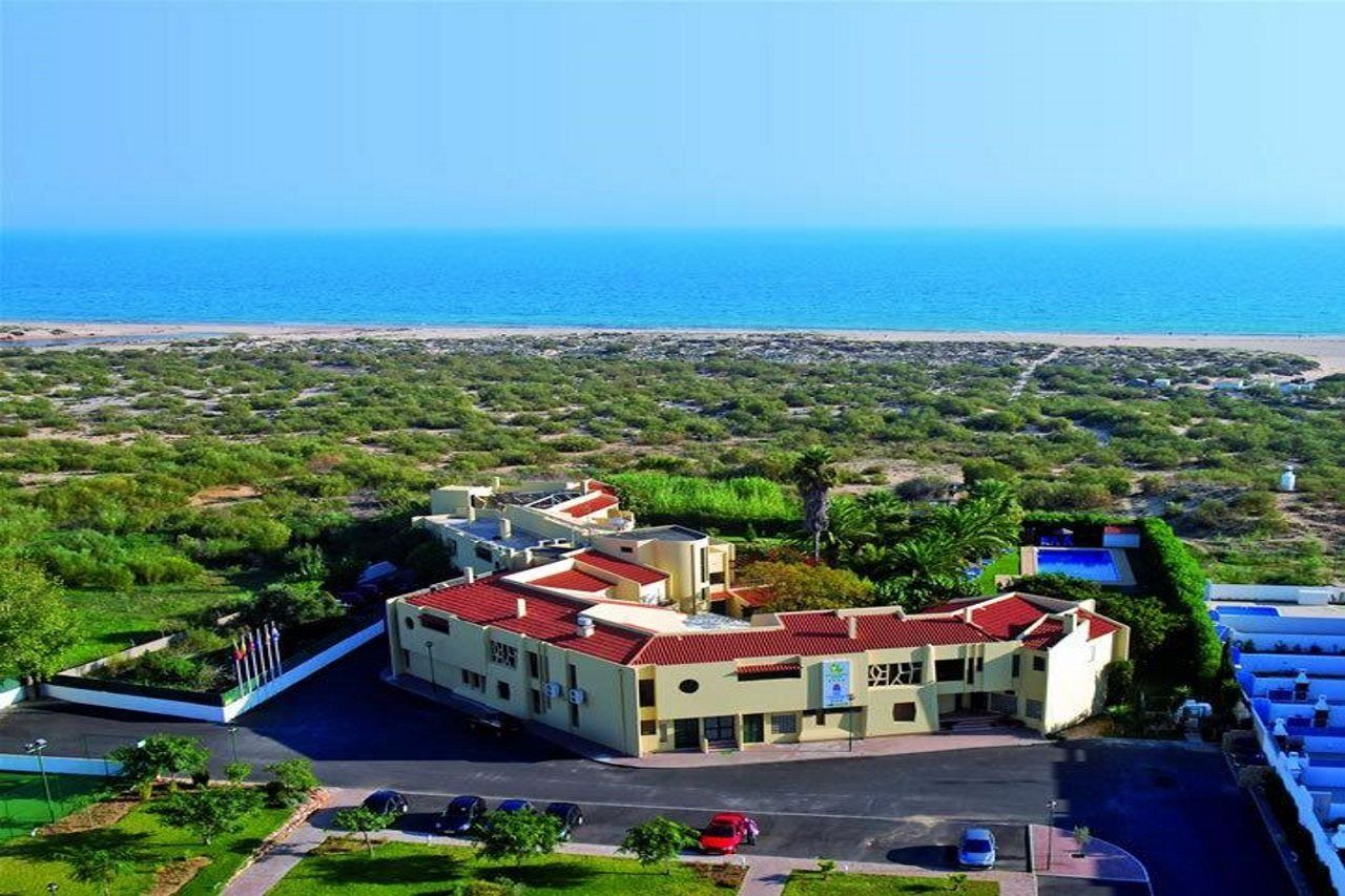 Praia Da Lota Resort - Beachfront Hotel Manta Rota Exterior photo