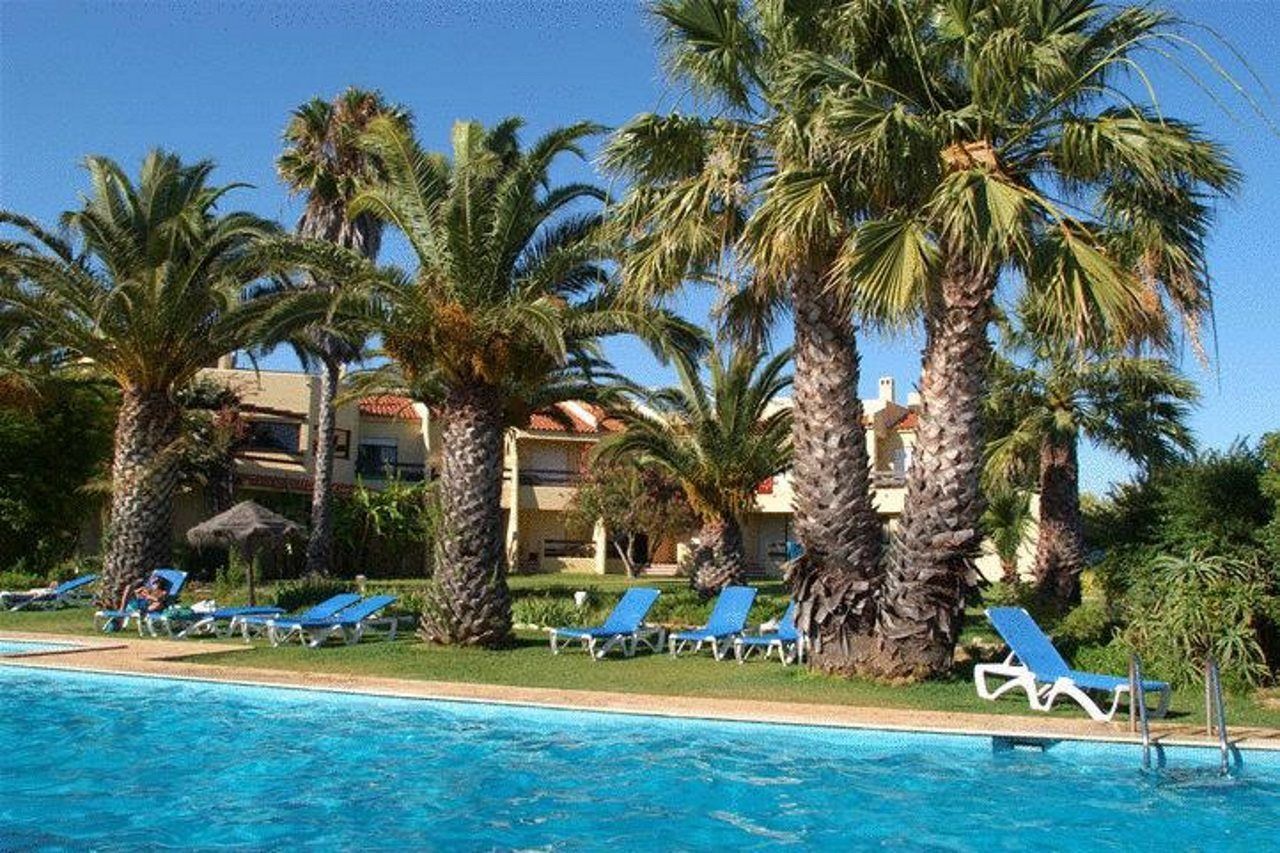 Praia Da Lota Resort - Beachfront Hotel Manta Rota Exterior photo