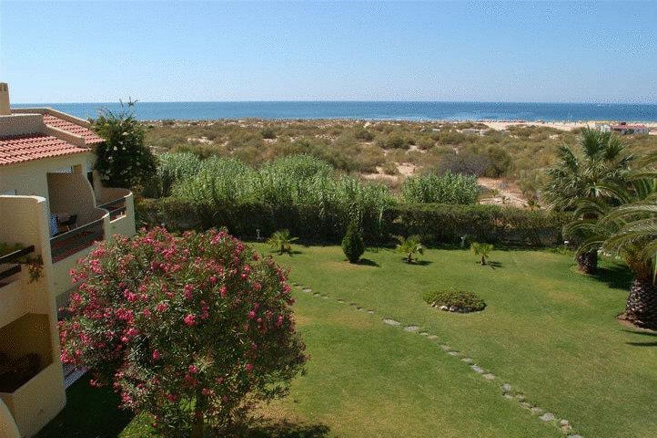 Praia Da Lota Resort - Beachfront Hotel Manta Rota Exterior photo